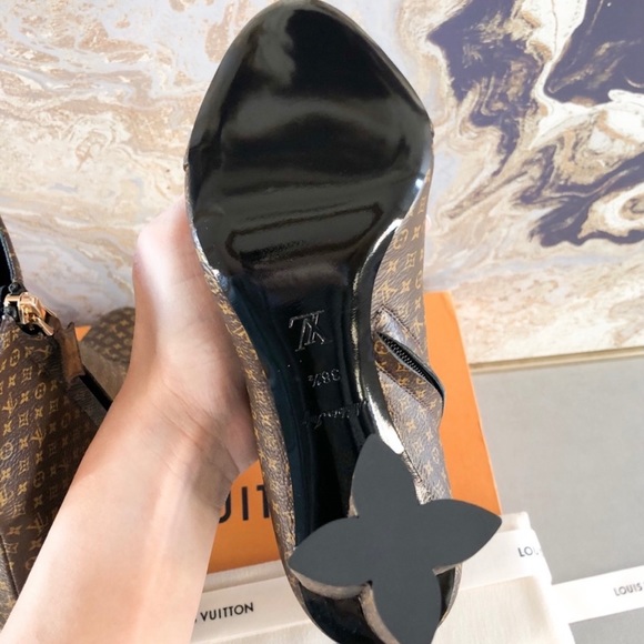 New! Louis Vuitton Silhouette Monogram Ankle Boots - Picture 6 of 9